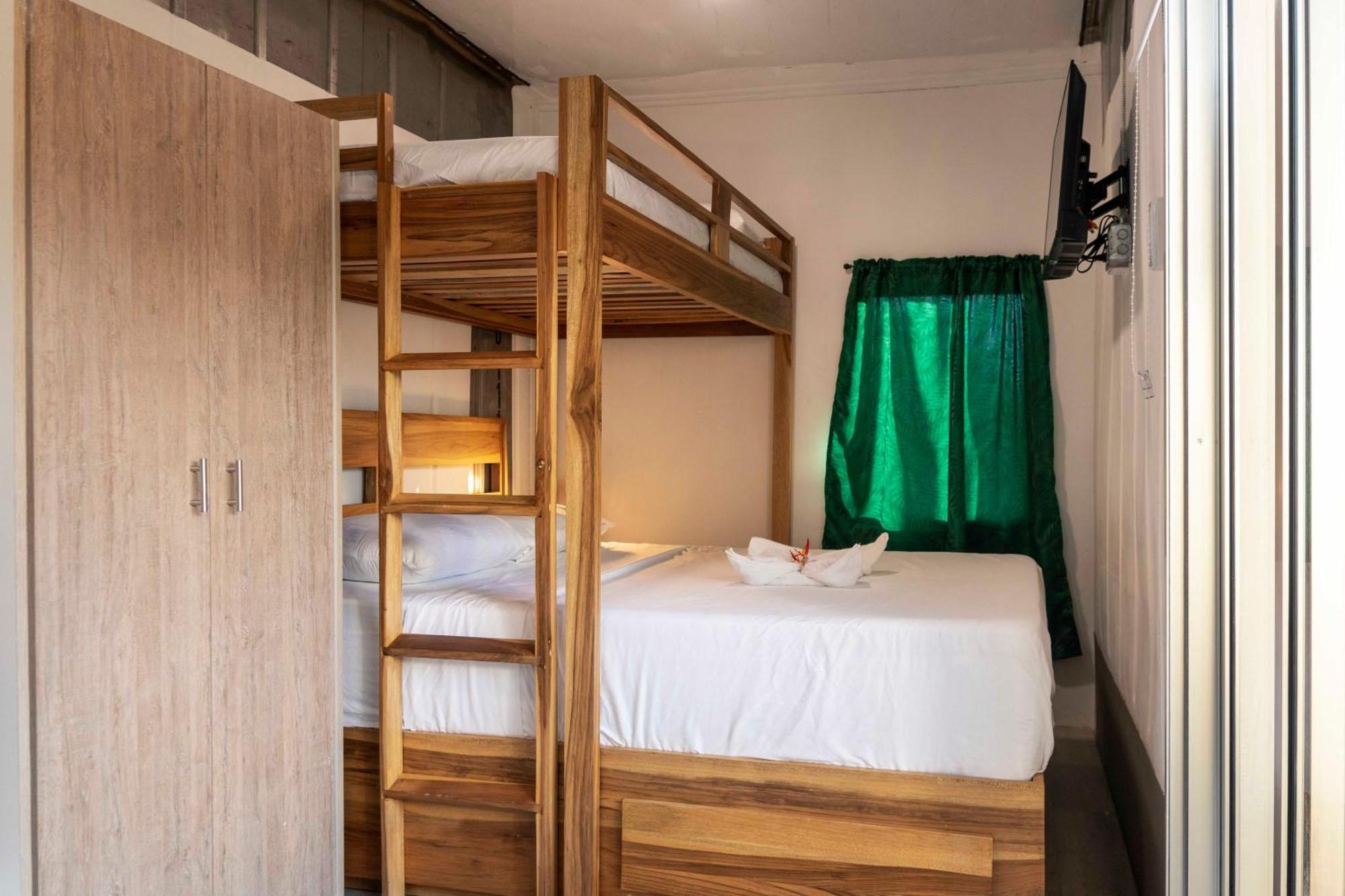 Emi'S Place Container Living Uvita Dış mekan fotoğraf