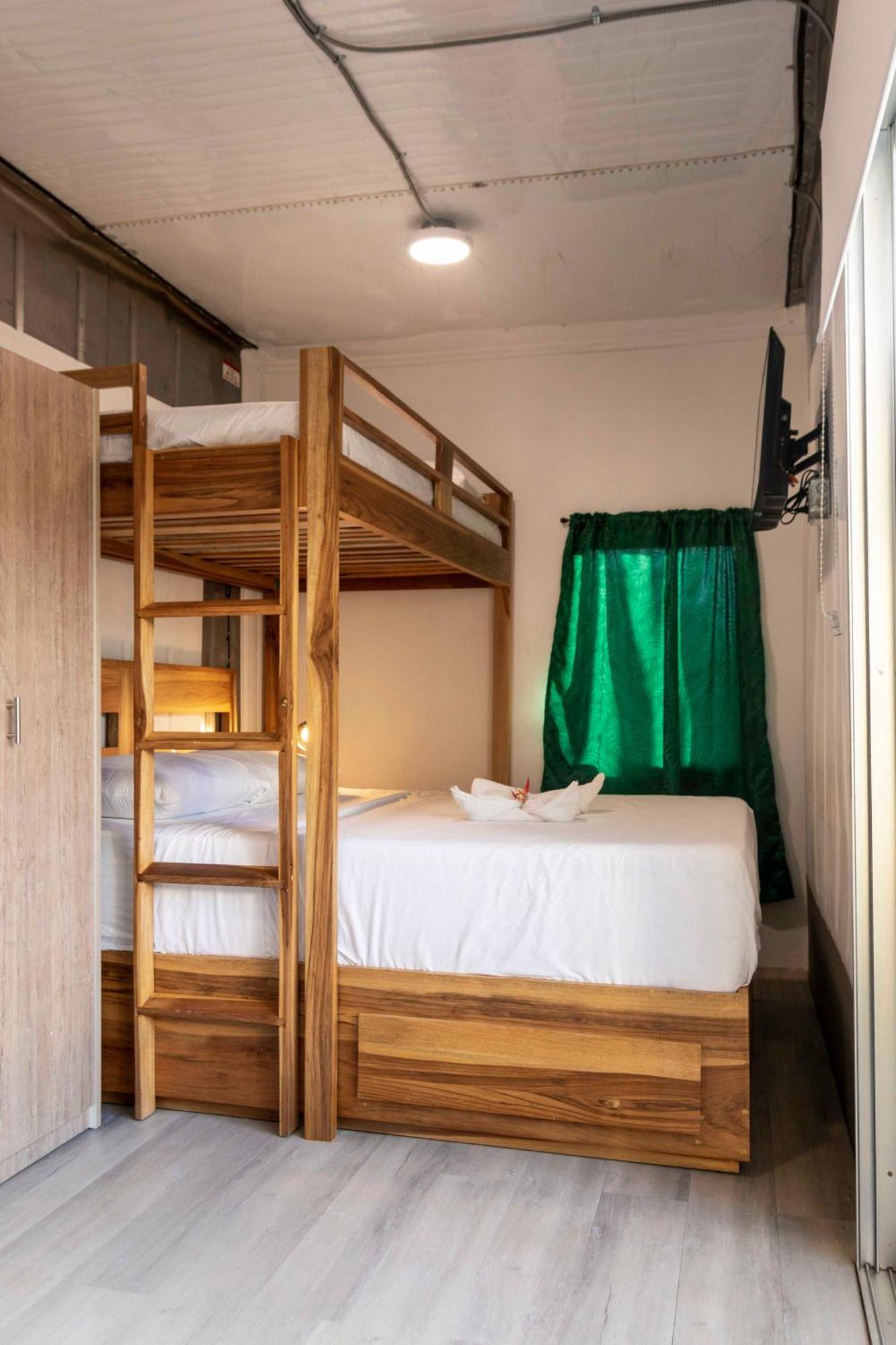 Emi'S Place Container Living Uvita Dış mekan fotoğraf